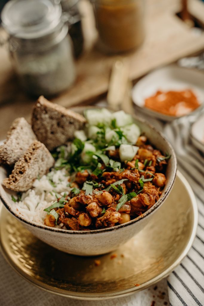 Bowl of food / nutrition coach for women