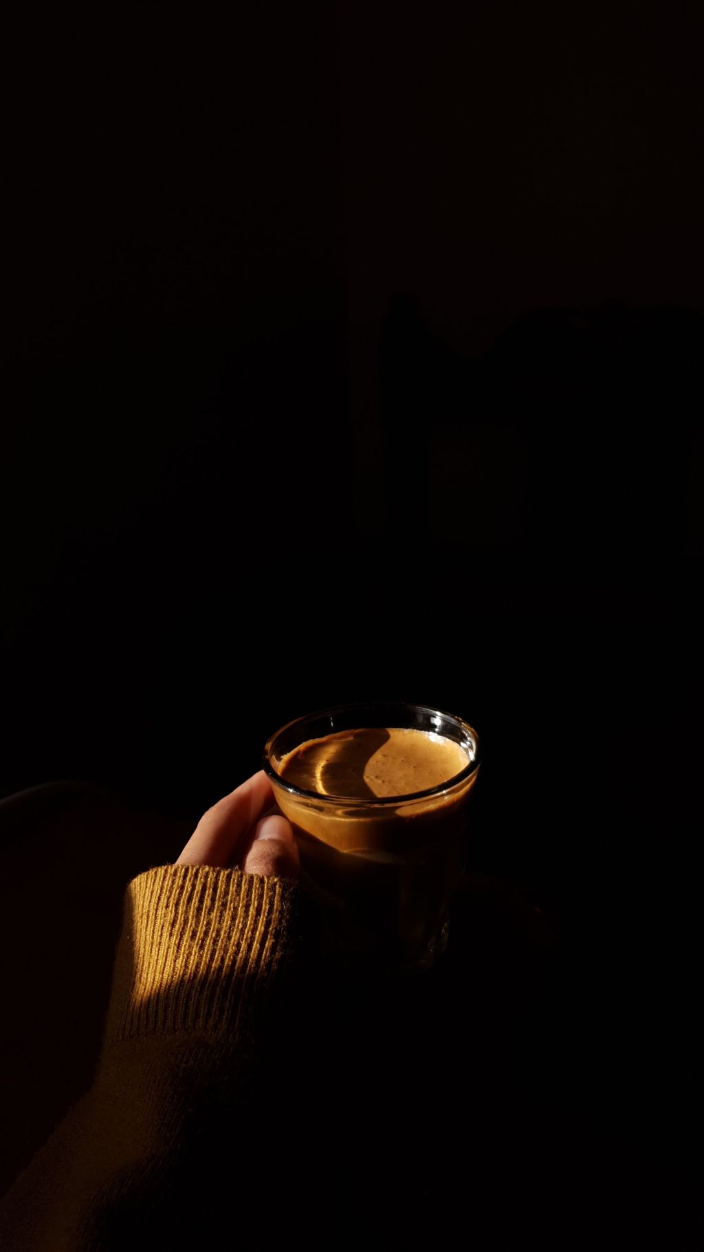 Woman's hand holding a coffee | online nutritionist UK